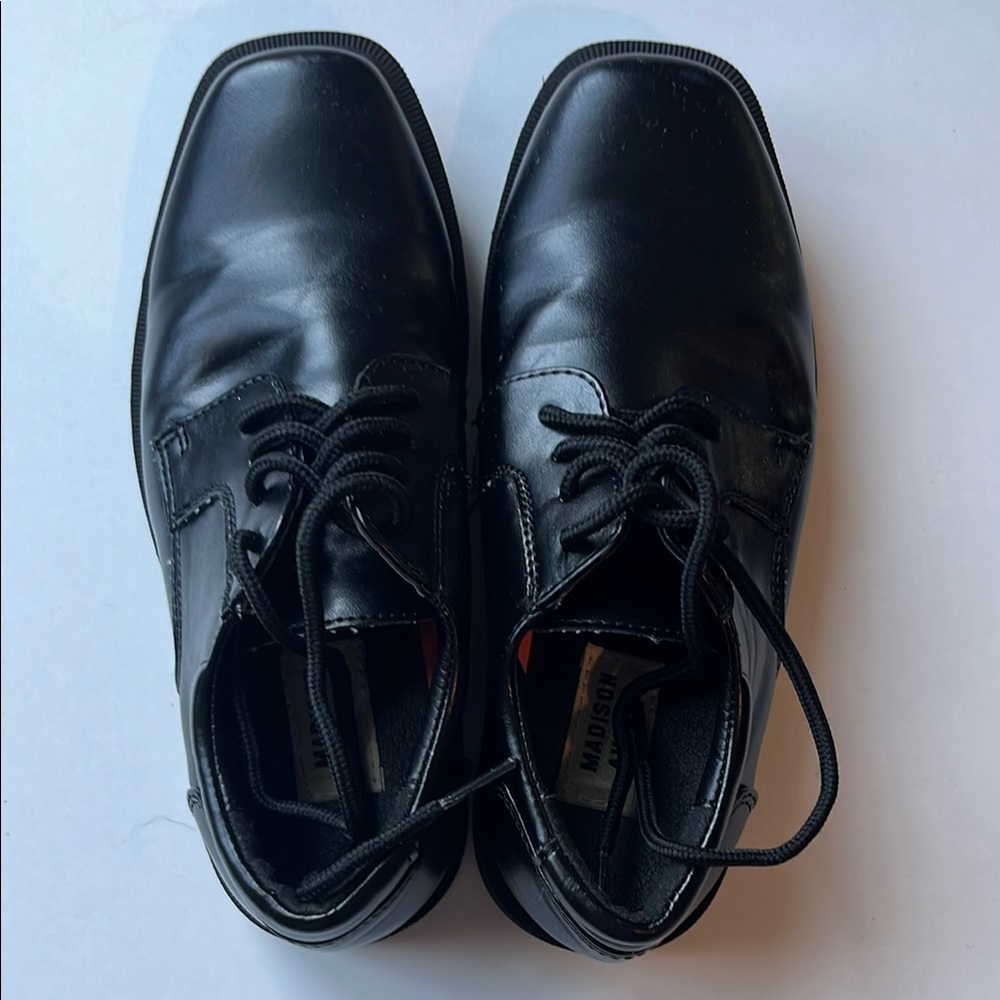 EUC Boys sz 1 Black Leather Dress Shoes